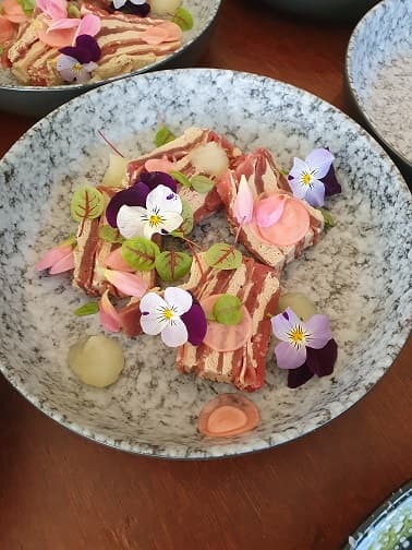 Om gasten een opmaat, culinaire beleving bieden, waar de gasten nog lang over zullen praten